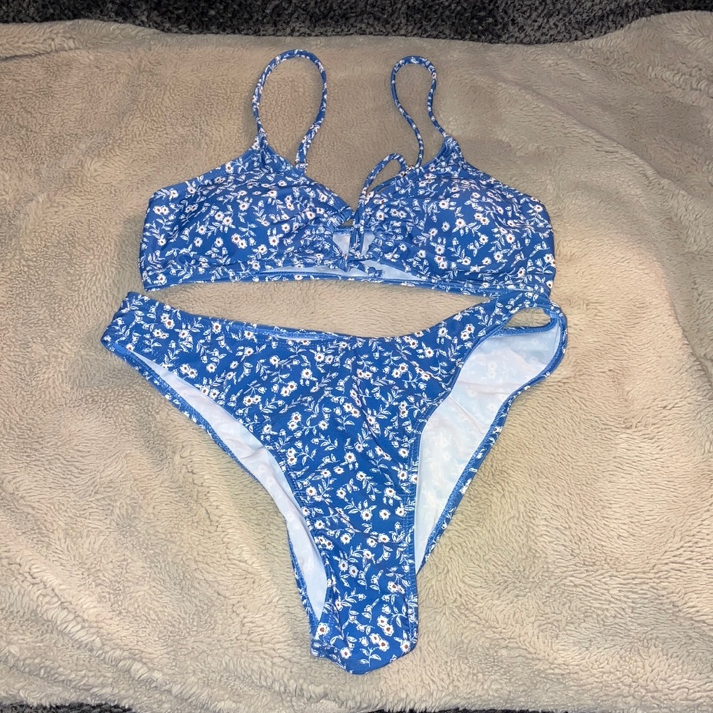 🎉4 for $20 NWOT SHEIN Flower Bikini, Small